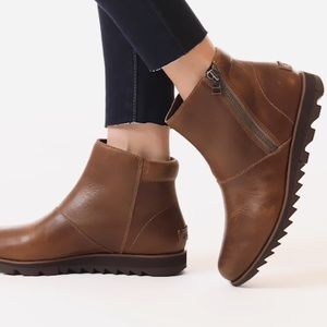 Sorel Harlow Zip Booties Size 6